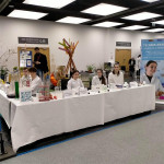 Grupa ludzi w białych kitlach - chemicy