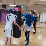 Na obrazku widać młodzież