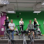 Na obrazku widać młodzież