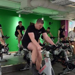 Na obrazku widać młodzież