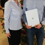 Kamil Ziółkowski, odbiera podczas uroczystej gali nagrodę Miasta Poznania, za szczególne osiągnięcia dla uczniów poznańskich szkół.